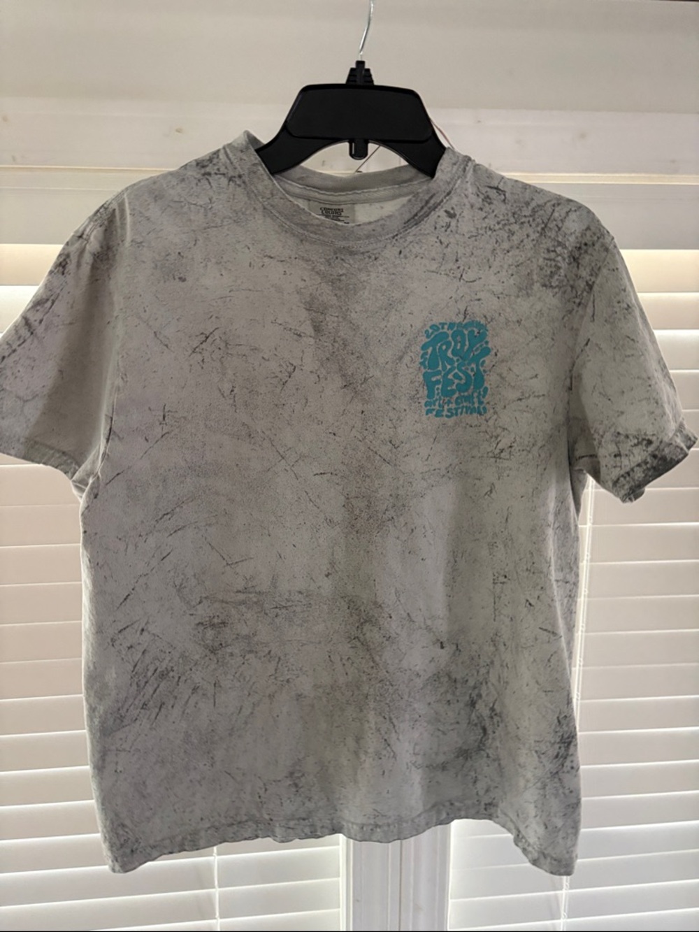 Marble-Effect Short Sleeve Tee with Teal Chest Graphic